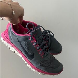 Nike Women’s Gray and Pink Training Sneakers